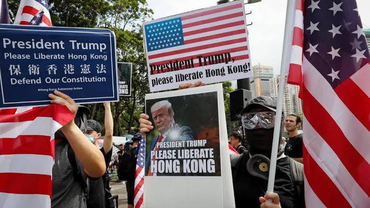 Hong Kong'daki çetelere ABD'den açık destek