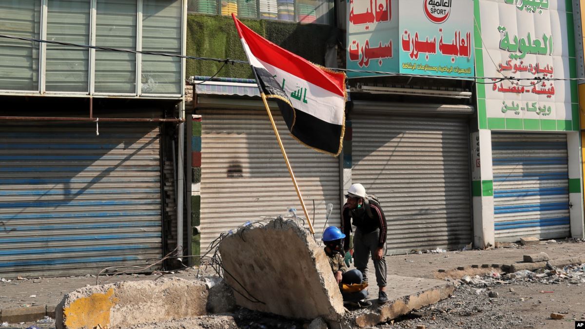 Irak’ta Barikat Kuran Göstericiler Reform Baskısını Arttırıyor