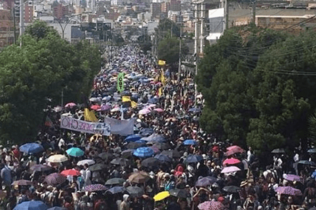 Kolombiya’da genel grev: Hükümet sınırları kapattı