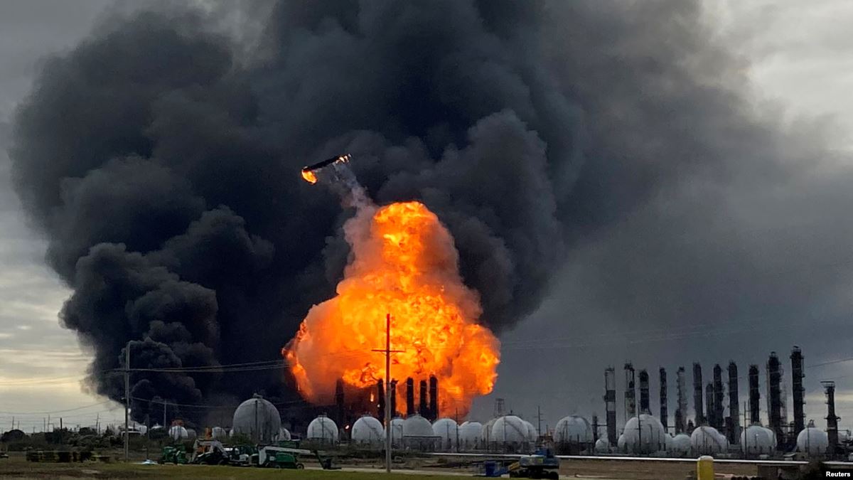 Teksas’ta Petrokimya Tesisindeki Yangın Kontrol Altına Alınamıyor