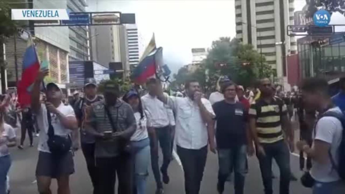 Venezuela’da Muhalefet Sokakta: ‘Maduro İstifa Edene Kadar Buradayız’