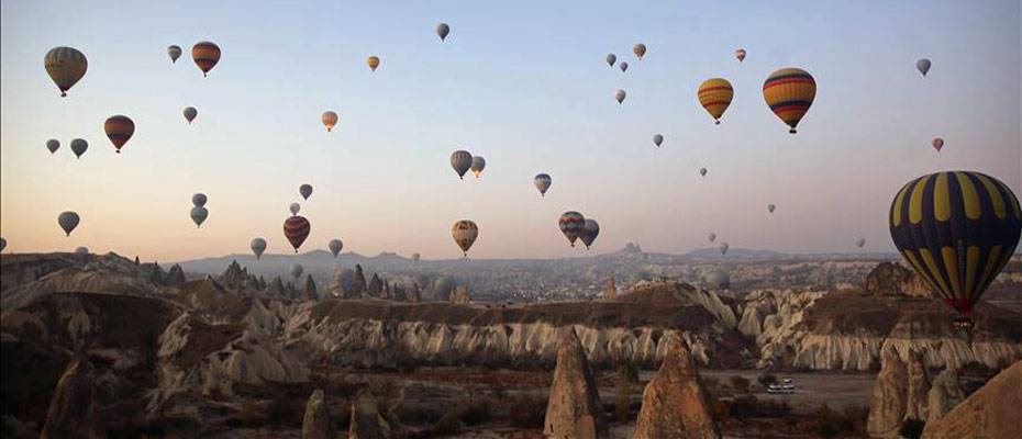 Turistler Kapadokya’yı 4 mevsim balonla keşfediyor