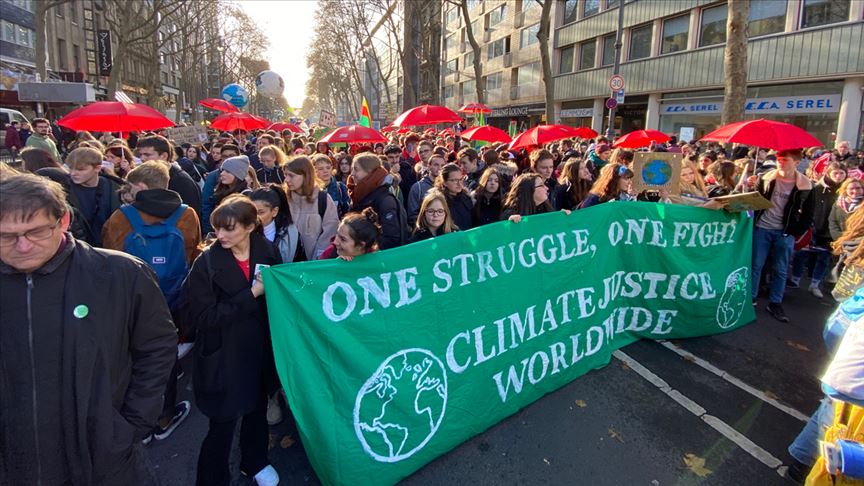 Almanya’da 20 bin genç ‘küresel iklim grevi’ yürüyüşü düzenledi