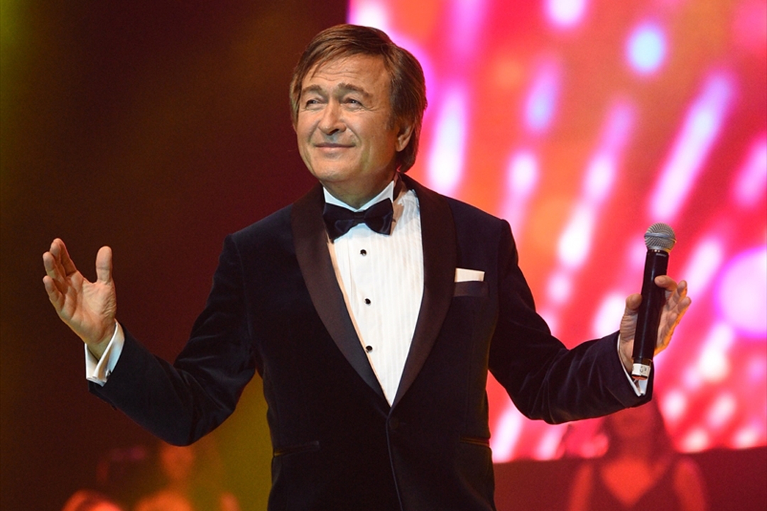 Erol Evgin "50. Sanat Yılı Konserleri"nin görkemli finalini Ankara'da yaptı