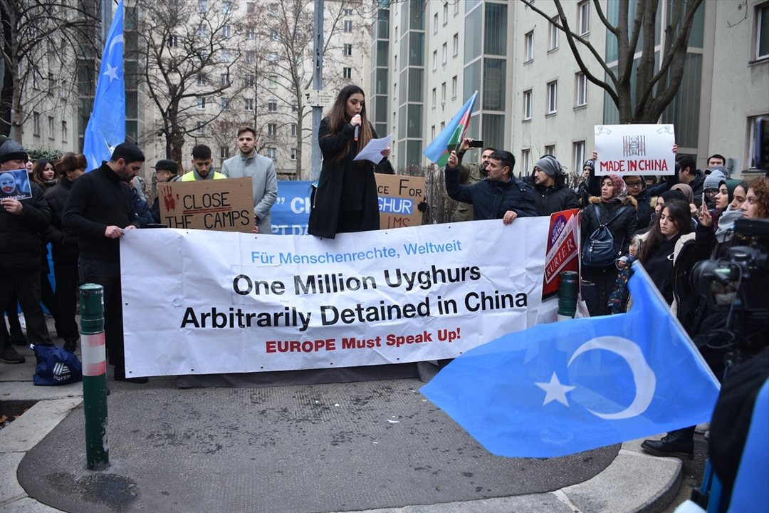 Avusturya’da Çin’in Uygur Türklerine yönelik hak ihlalleri protesto edildi