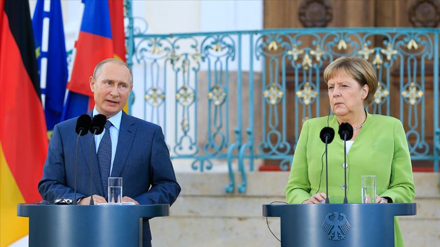 Putin ve Merkel Libya krizini görüştü