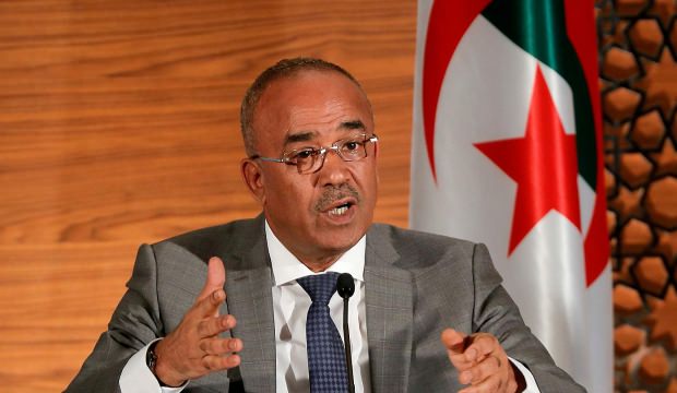 Cezayir Başbakanı istifa etti
