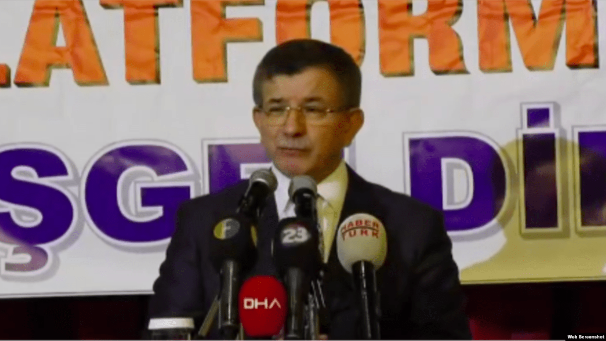 Davutoğlu'nun 'Gelecek Partisi'nin Kuruluş Dilekçesi Bakanlığa Verildi