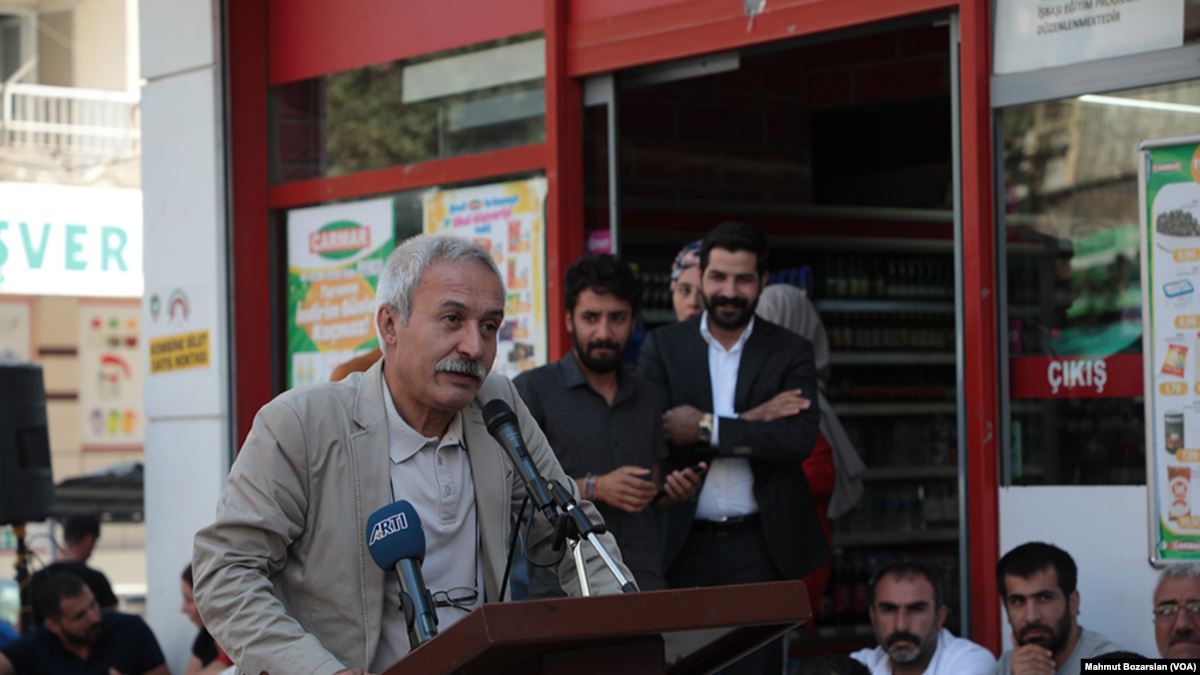 Görevden Alınan Diyarbakır Büyükşehir Belediye Başkanı Yargılanmaya Başlandı