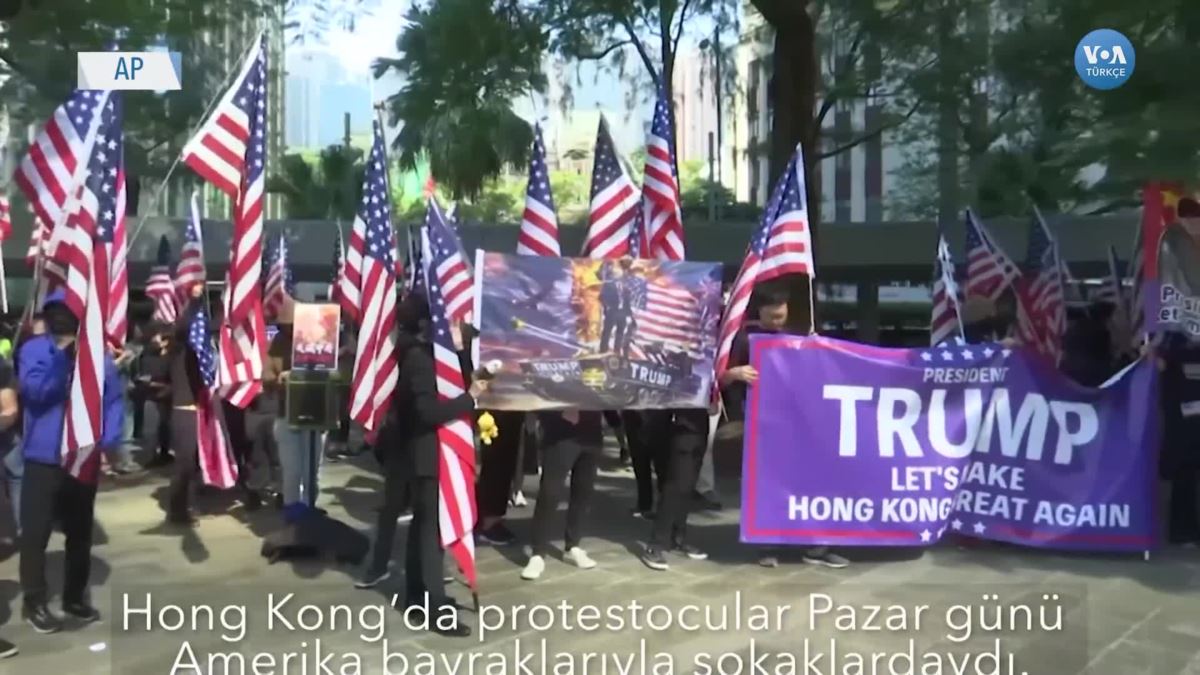 Hong Kong’da Amerika Bayraklı Gösteriler