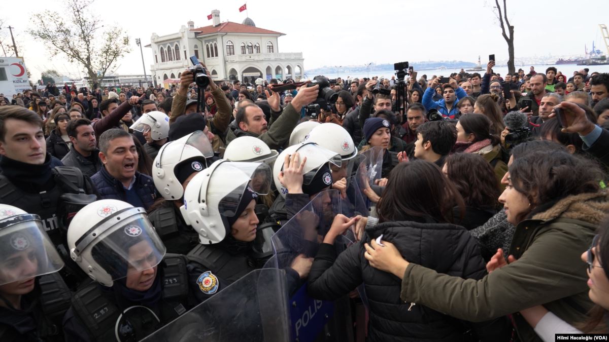 Kadıköy’deki Las Tesis Eylemine Müdahale: 7 Kadın Gözaltına Alındı