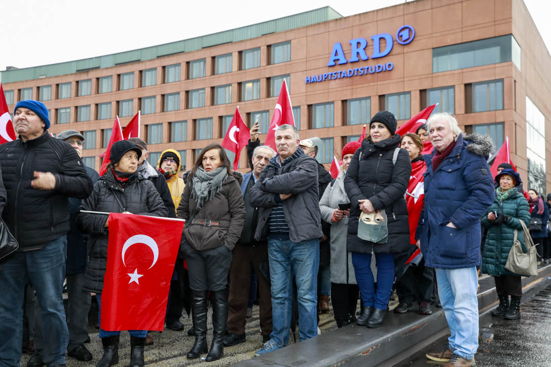 Atatürk’e dil uzatmak haddinize değil