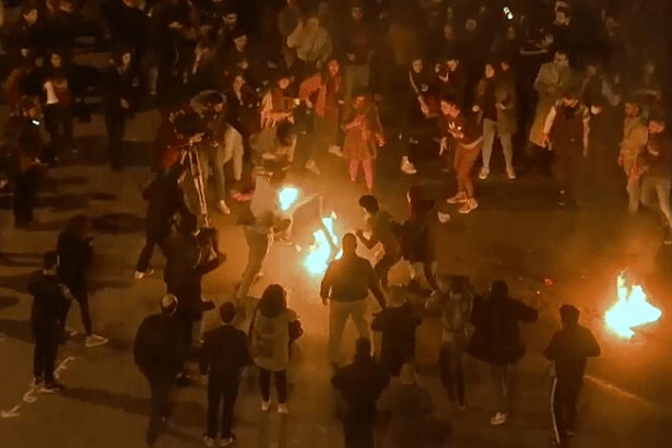 Lübnan'da bir eylemci kendini ateşe verdi