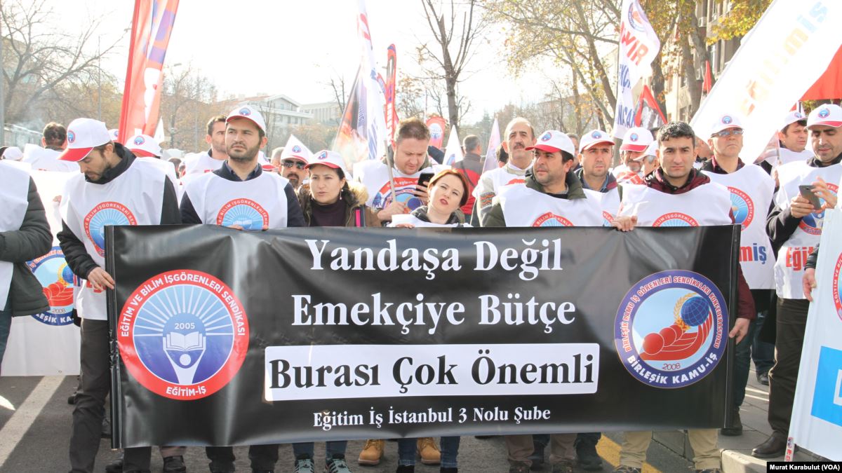 Memurlar Ankara’da 2020 Bütçesini Protesto Etti