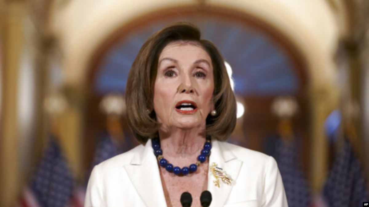 Pelosi’den Trump’ın Azledilmesi Çağrısı 