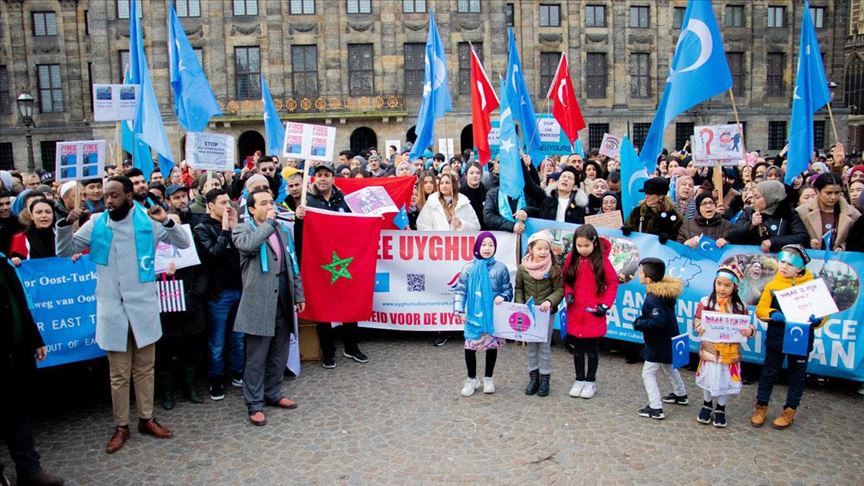 Hollanda’da Doğu Türkistan protestosu