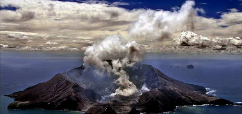 Yeni Zelanda'da Yanardağ Patlamasında Ölü ve Yaralılar Var