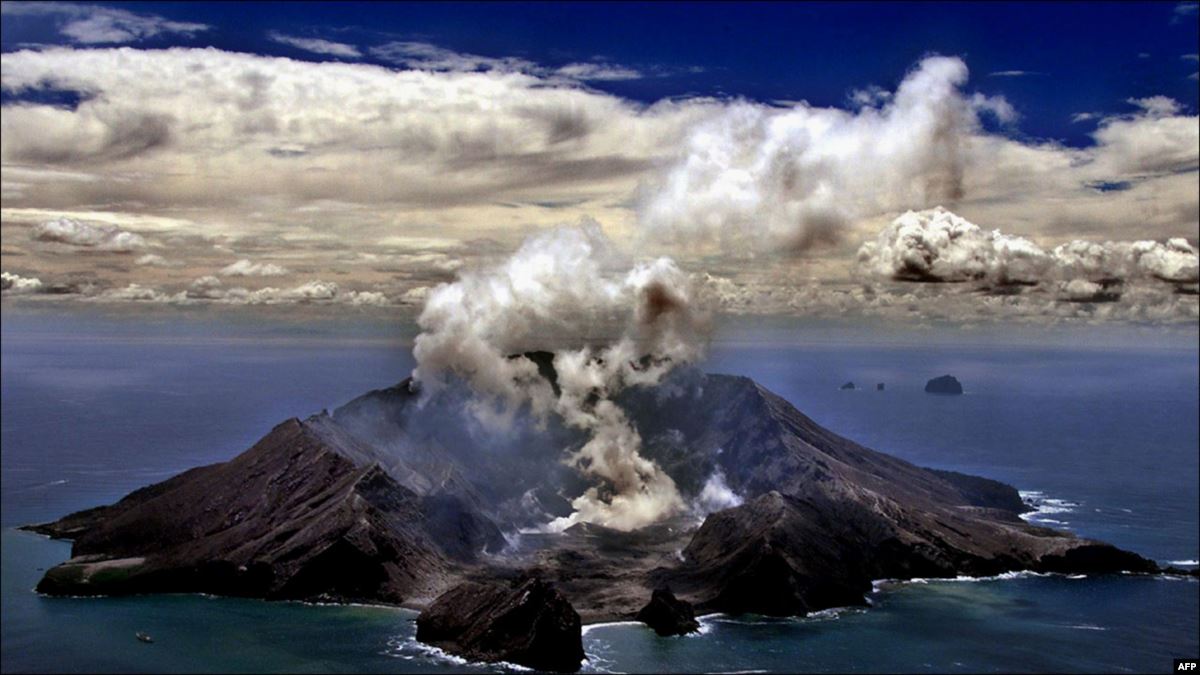 Yeni Zelanda’da Yanardağ Patlamasında Ölü ve Yaralılar Var