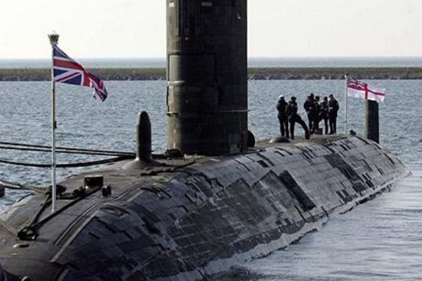 'İngiliz nükleer deniz altısı İran’ı vurmaya hazır konumda’