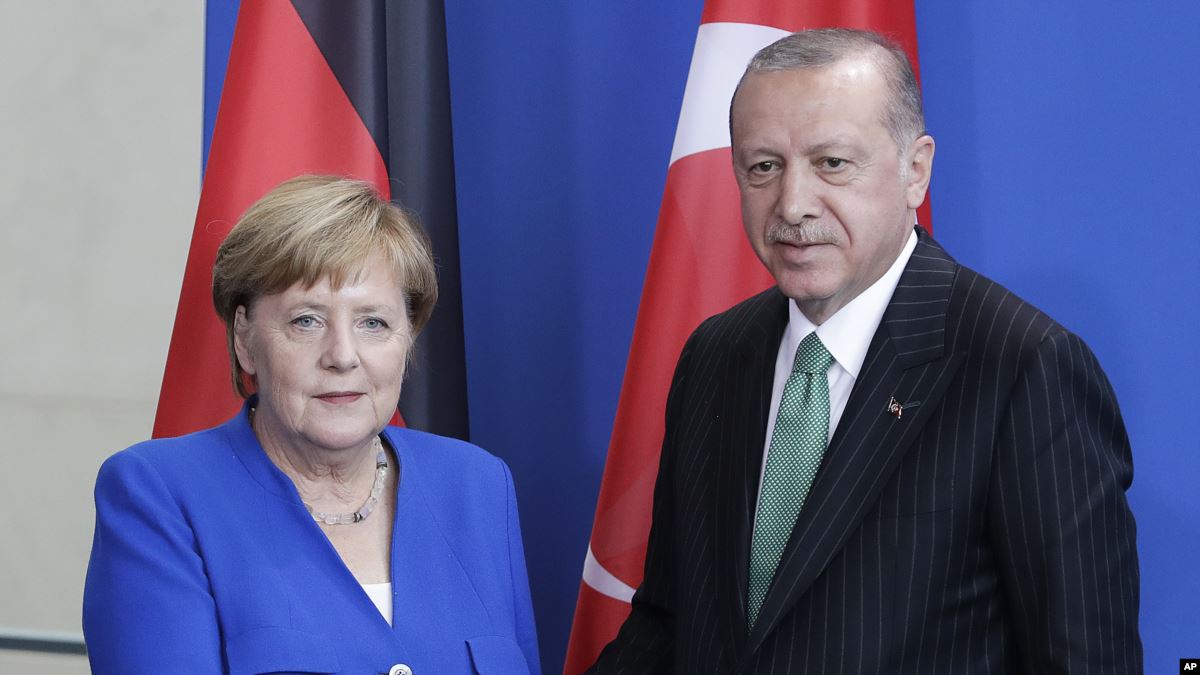 Merkel Yarın İstanbul’a Gidiyor