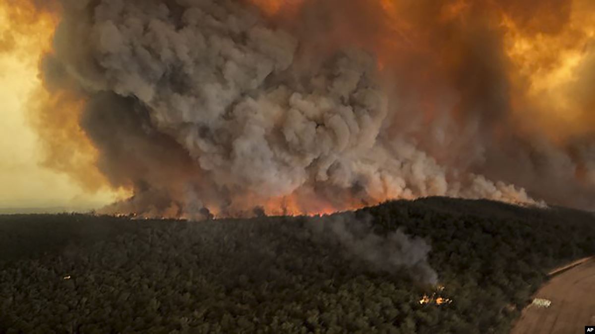 Avustralya’da Yangında Mahsur Kalanlar Kurtarılmayı Bekliyor 