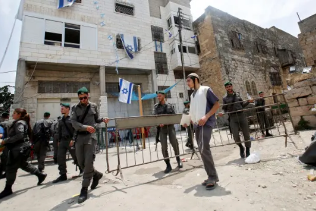 Filistinli kılığına giren İsrail polisi, Yahudi gençlerin saldırısına uğradı