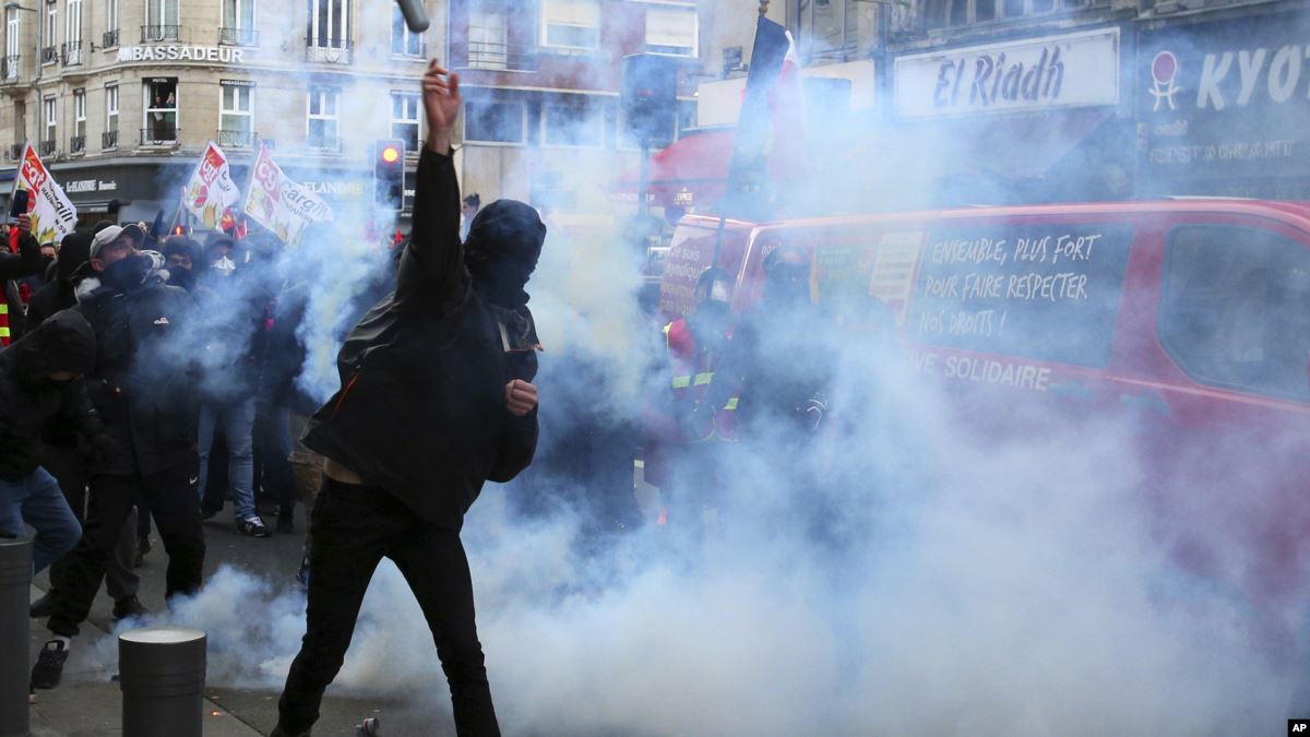 Fransa’da Sakat Bırakan El Bombası Yasaklandı