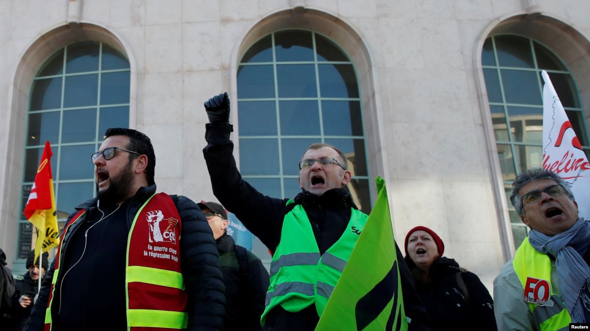 Fransa’da Kritik Yasa Onaylandı Çalışanlar Sokakta