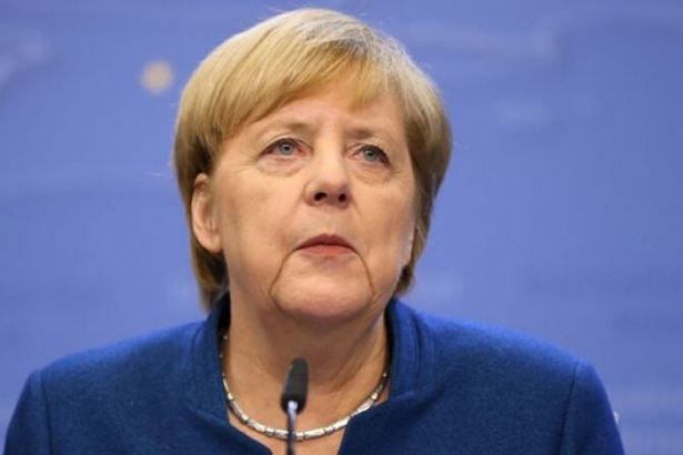 Merkel: Aşı bulunana kadar virüs ile yaşayacağız