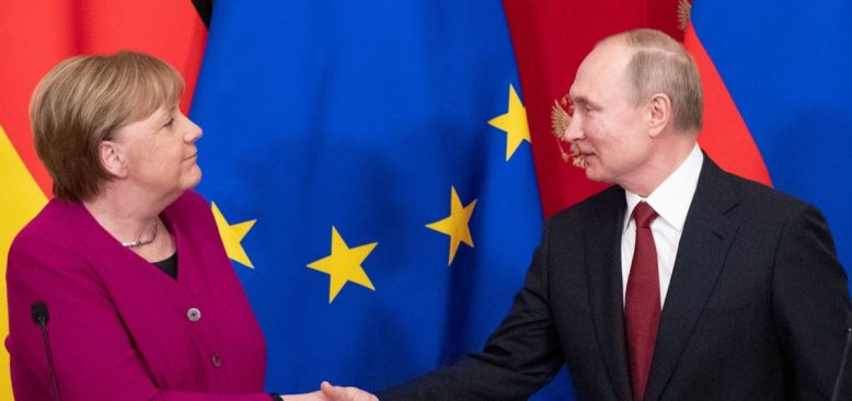 Merkel Moskova'da Putin'le Ortadoğu'yu Görüştü