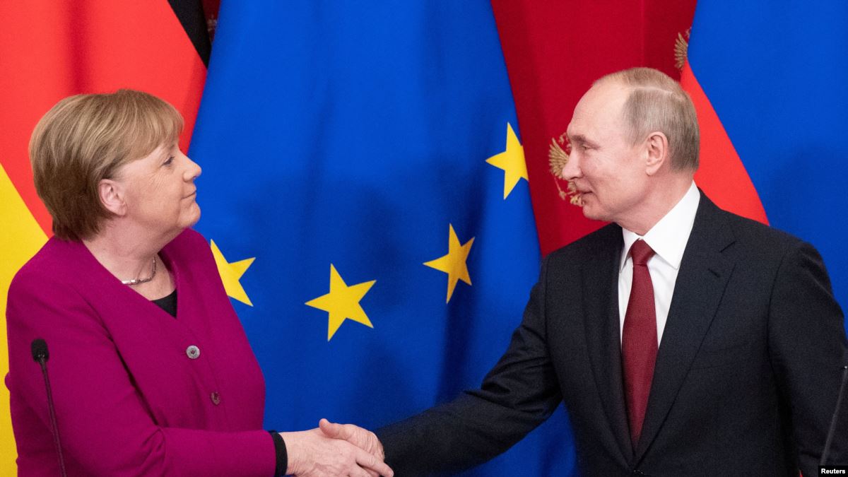 Merkel Moskova’da Putin’le Ortadoğu’yu Görüştü