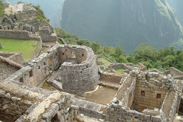 Peru'da İnka tapınağına zarar veren turistler tutuklandı