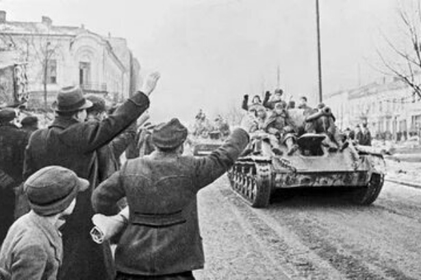 Varşova’nın Alman işgalinden kurtuluşunun 75. yıl dönümünde anti-komünist yalanlar