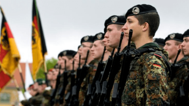 Almanya'da 37 bin asker hazır bekletiliyor