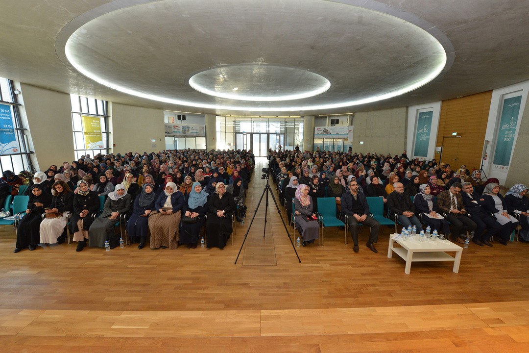 ‘Sanal Şiddetle Mücadele’ seminerine kadınlardan yoğun ilgi