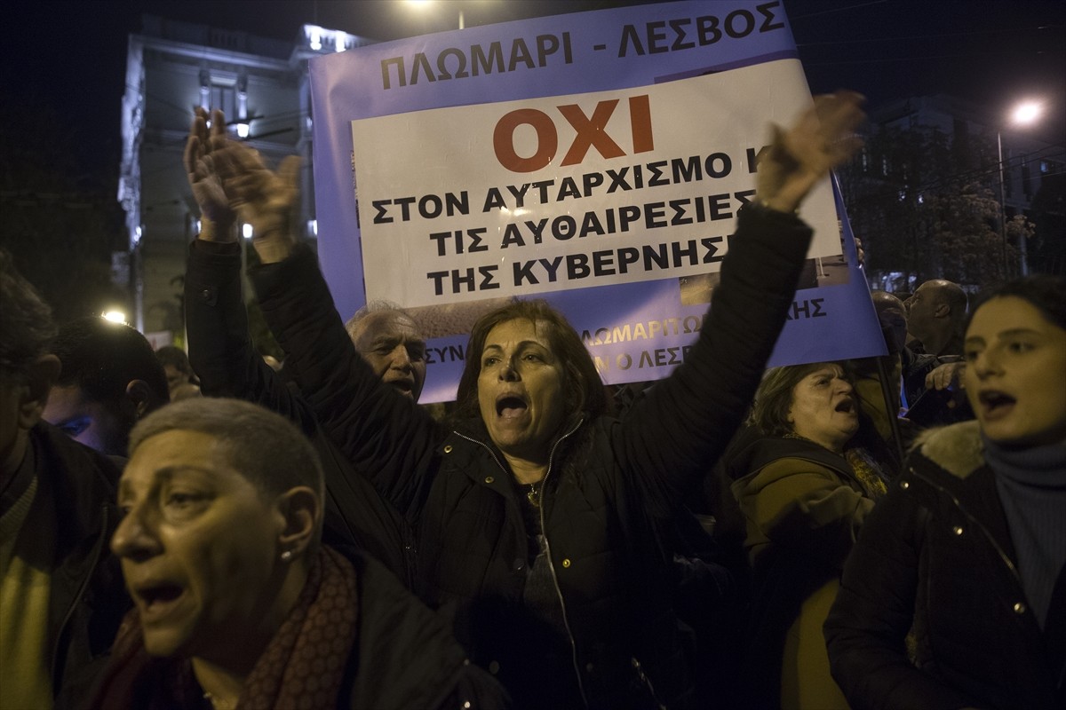 Atina’da “kapalı mülteci kampı” kararı protestosu