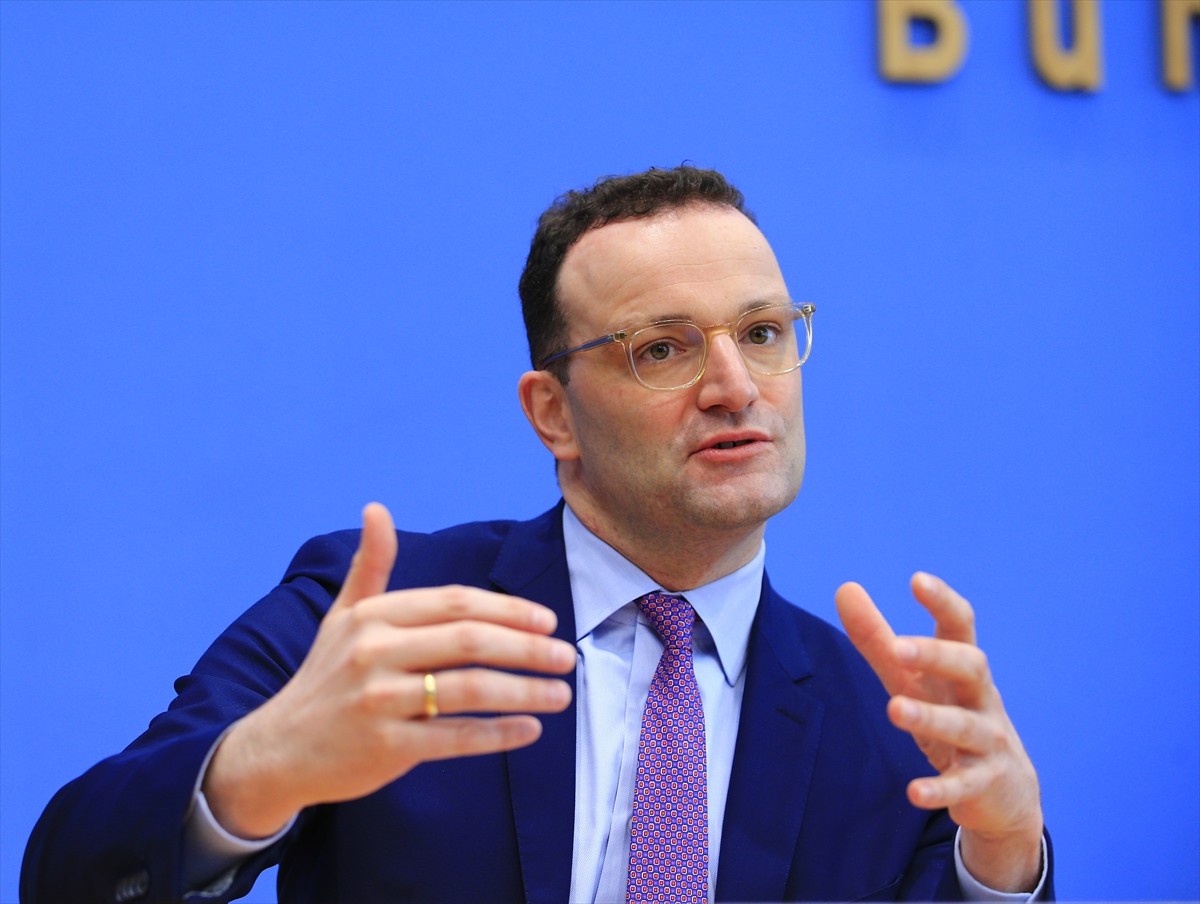 Spahn: Salgının ilkbaharda sona ermesini bekliyoruz