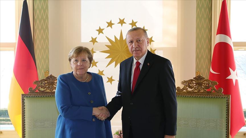 Merkel, “Bize güvenin. Biz dostuz, rakip değiliz.”