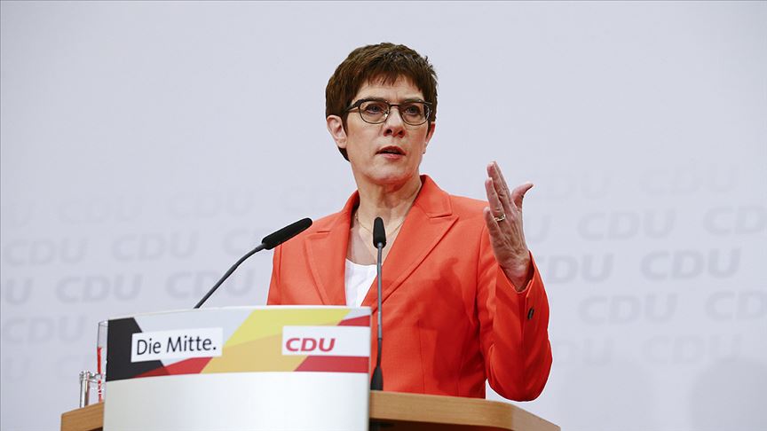 Almanya Savunma Bakanı Kramp-Karrenbauer karantinaya girdi