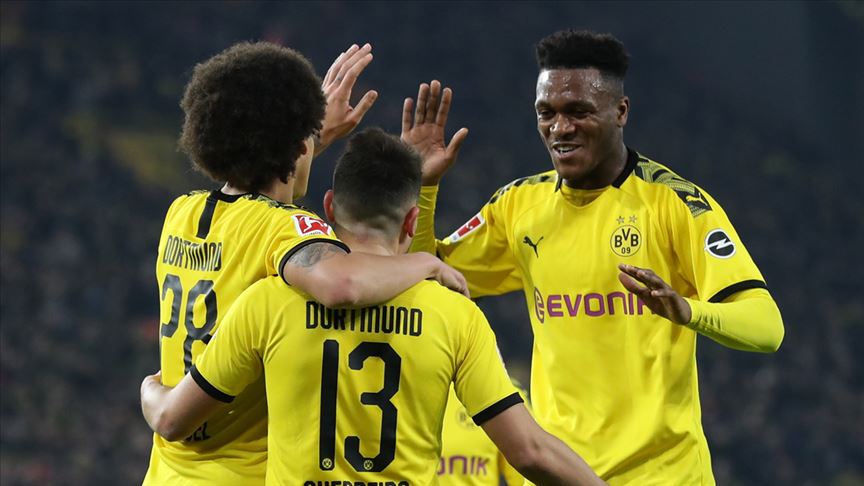 Borussia Dortmund, sahasında Eintracht Frankfurt'u 4-0 yendi