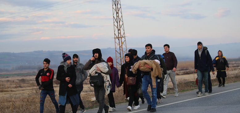 Düzensiz göçmenler Avrupa sınırına ilerliyor