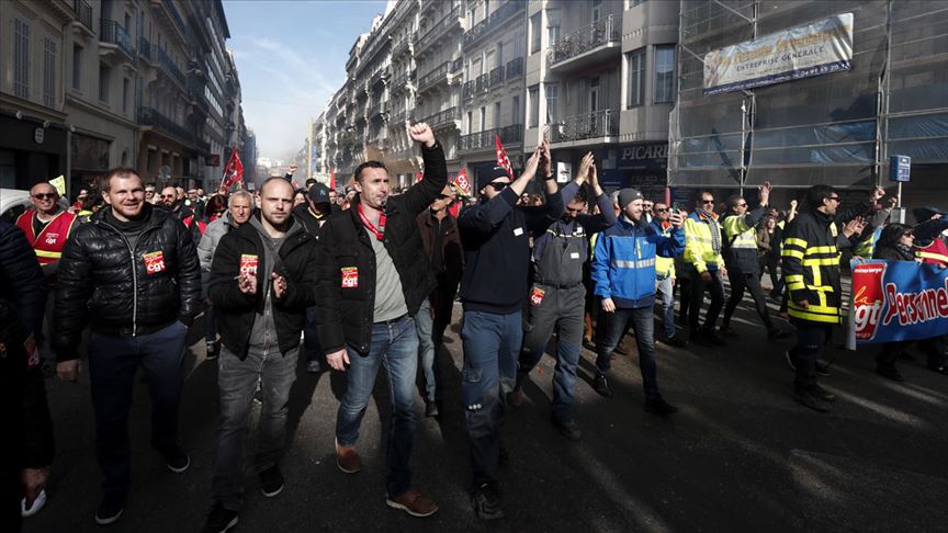 Fransa’da emeklilik reformuna karşı çıkanlar yeniden sokaklarda