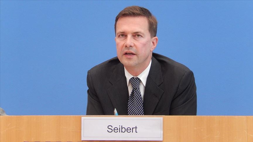 Seibert: Camilere saldırılar iğrenç davranış