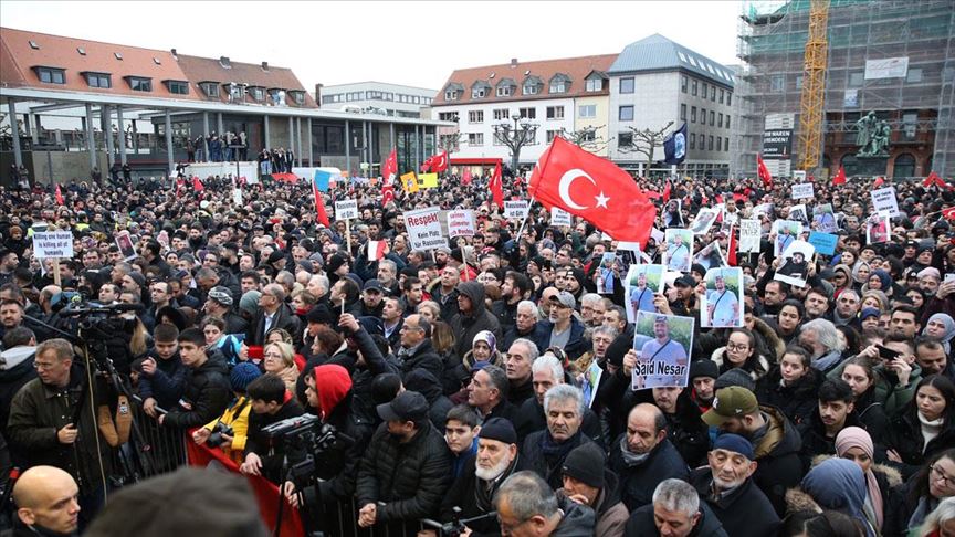 Hanau’da binler ırkçılığa ve nefrete karşı yürüdü