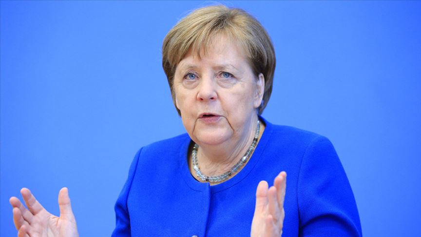 Merkel: “İbadethanelerinde bir araya gelemeyen tüm inananlarla zihnen beraberim”