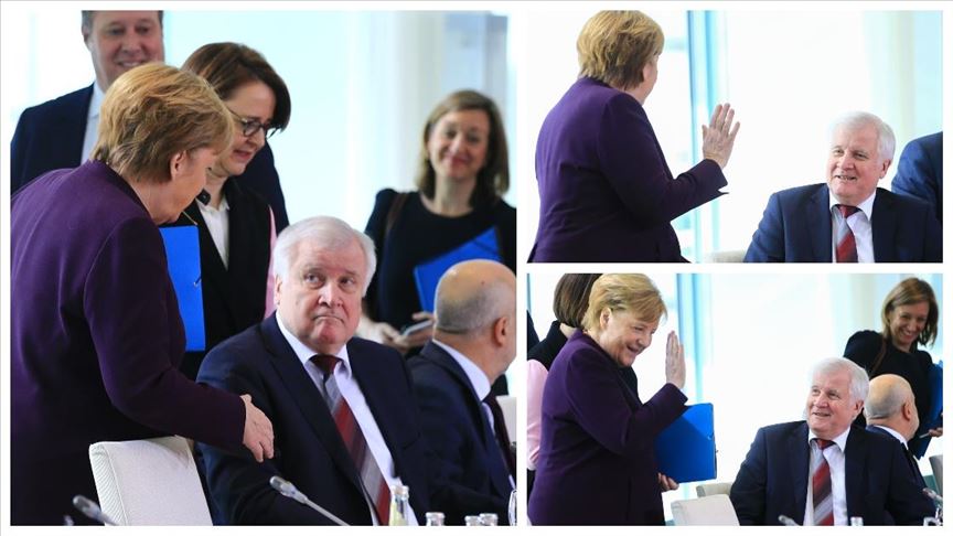 Seehofer, koronavirüs nedeniyle Merkel’in elini sıkmadı