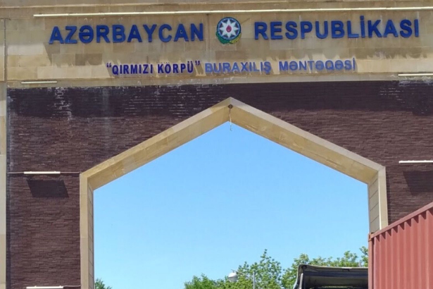 Azerbaycan'la kara ve hava yolu ulaşımı durduruldu