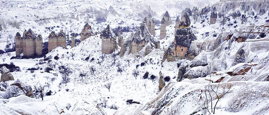 Kapadokya ilkbaharda beyaza büründü