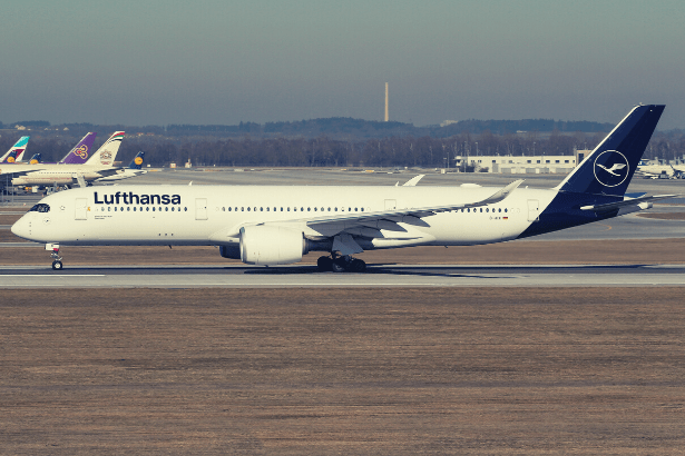 Lufthansa koronavirüs nedeniyle 150 uçağını yere indiriyor
