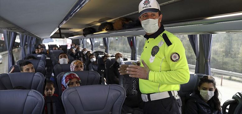 Polisten yolcu otobüslerine koronavirüs denetimi